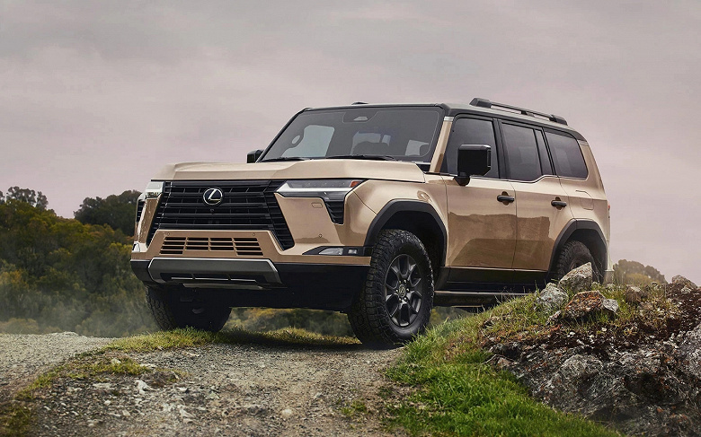 Премиум-версия новейшего Land Cruiser Prado 250 добралась до России. Дилер привез новый Lexus GX